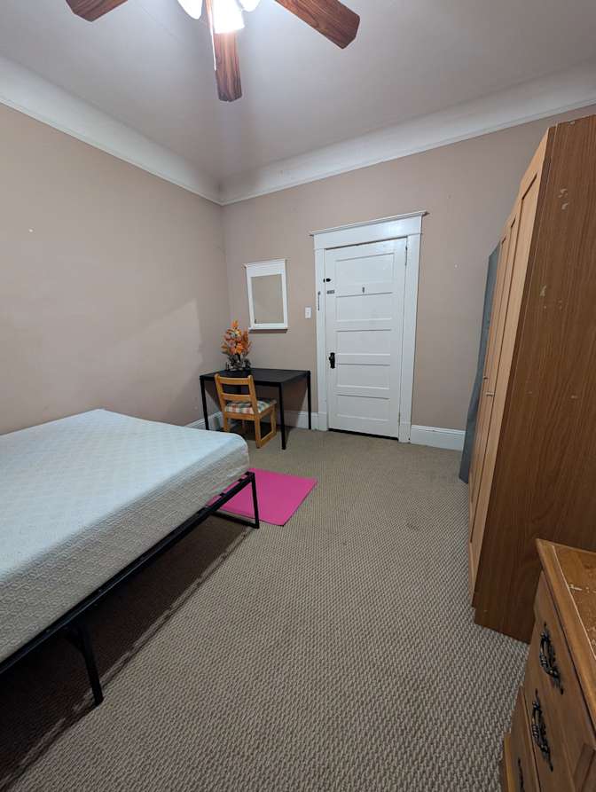 Yllor's room