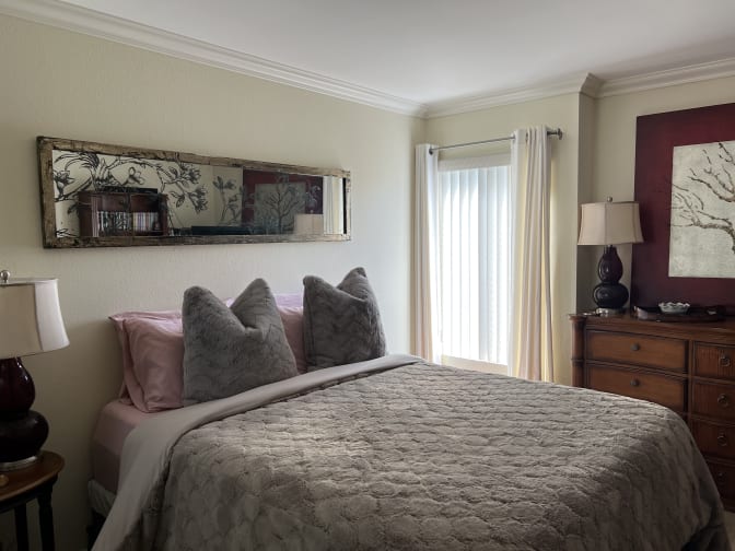 Felicia's room