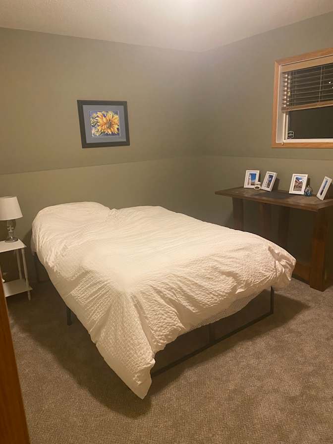 Alexa Rai Oszli Lastiwka's room
