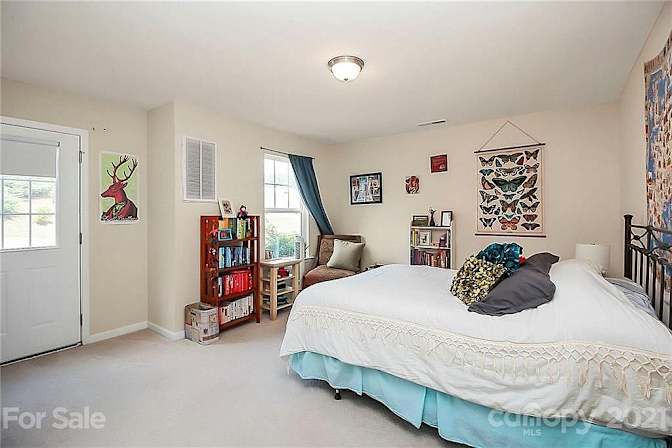 Alcove Rooms's room
