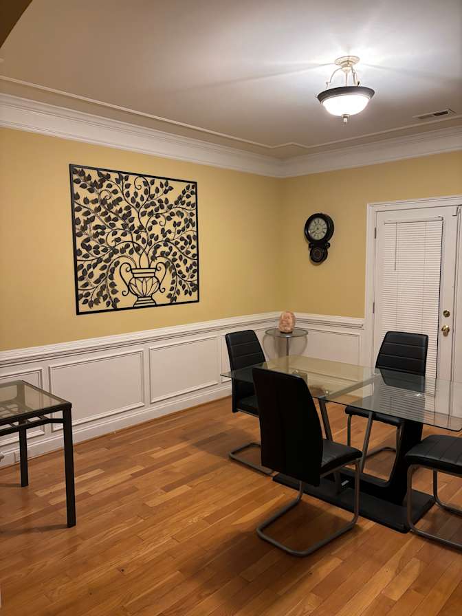 Kharlos's room