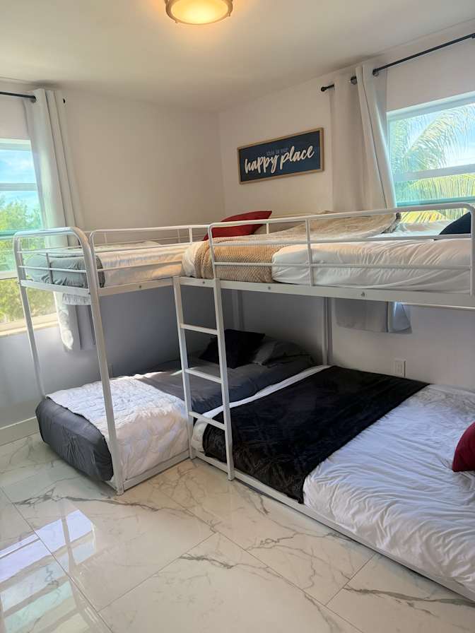 Tre Lisa Aarons's room