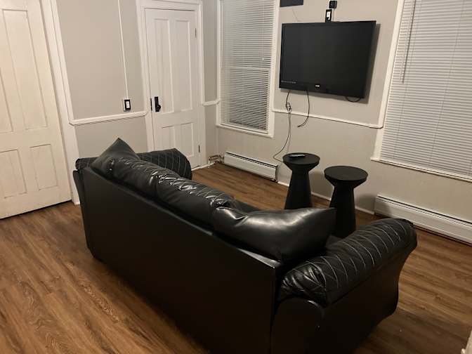 Jahizzy's room