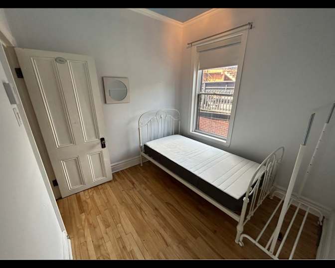 Sam Sar's room