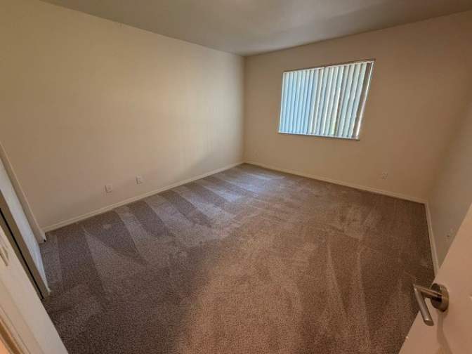 Lakeshore Apartments's room