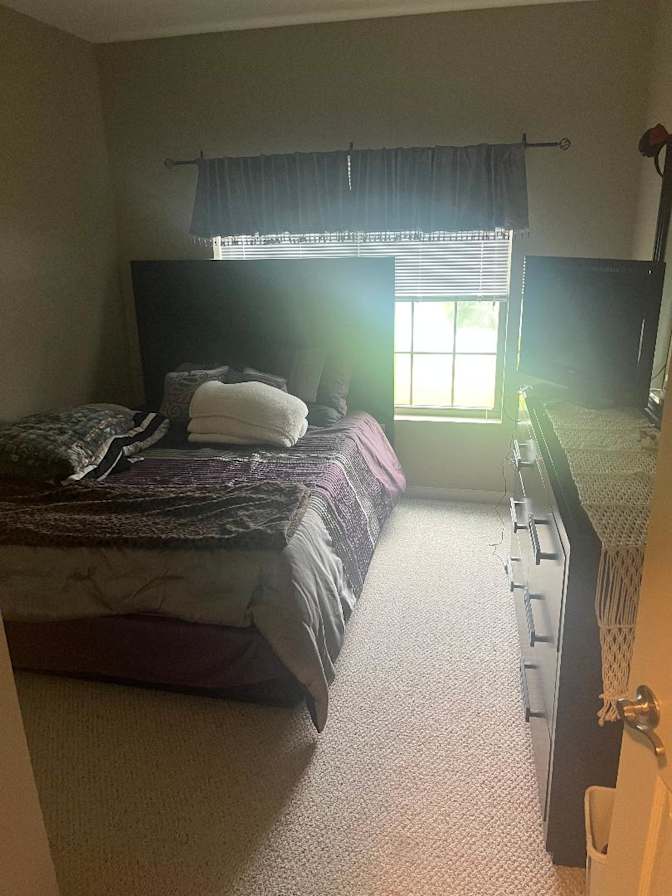 BOB  NOWADLY's room