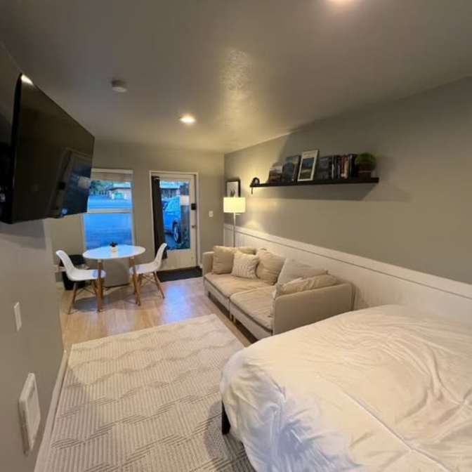 Yoni's room