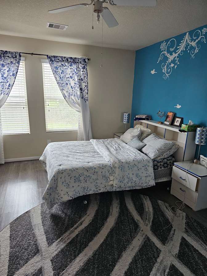 Farrukh najam's room