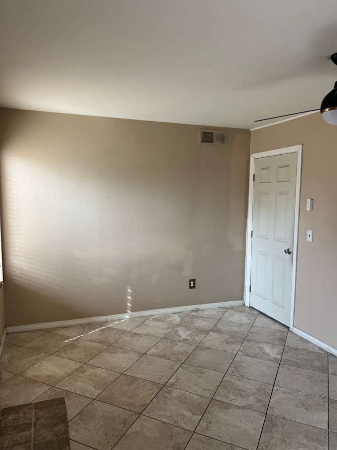 Fernando's room