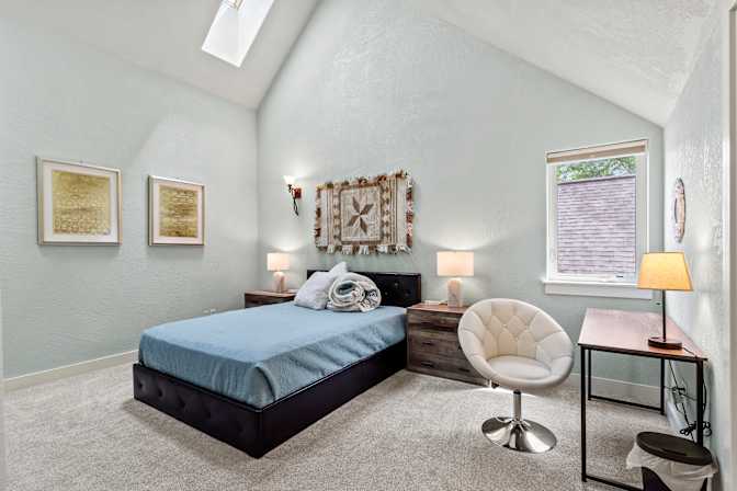 Walker Ave's room