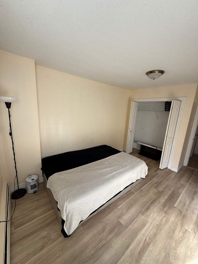Deval's room