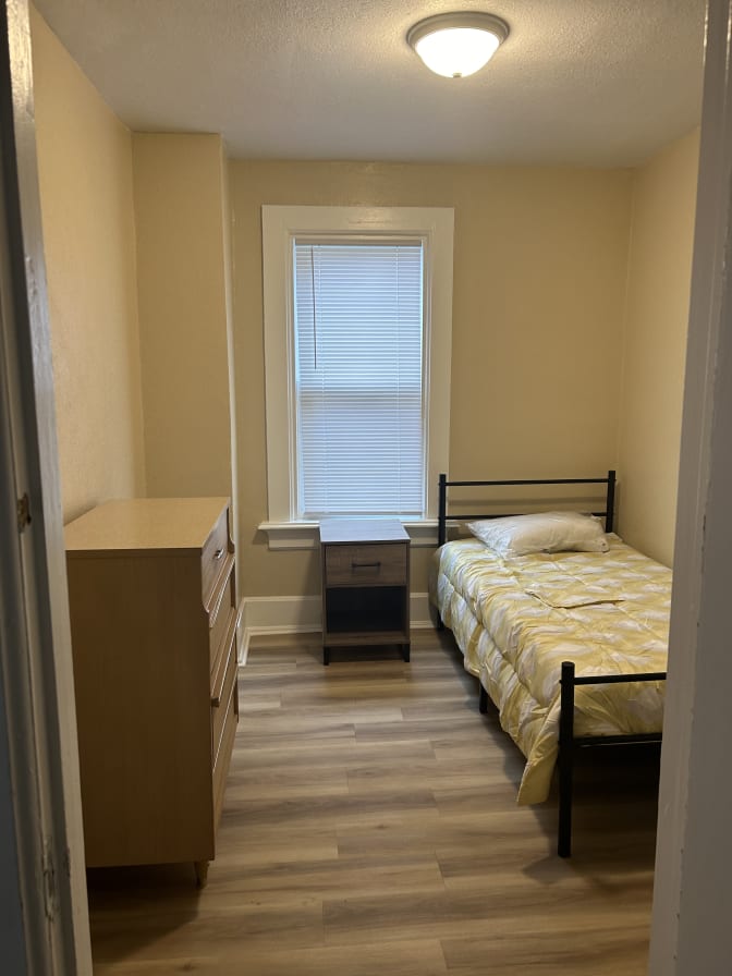Asia Molex's room