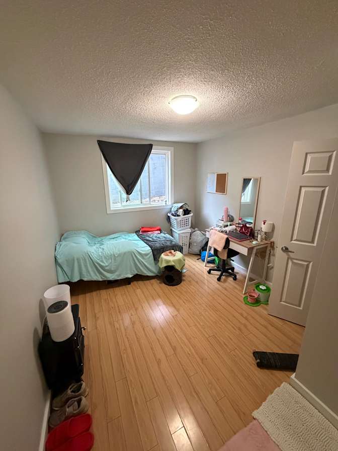 Dina's room