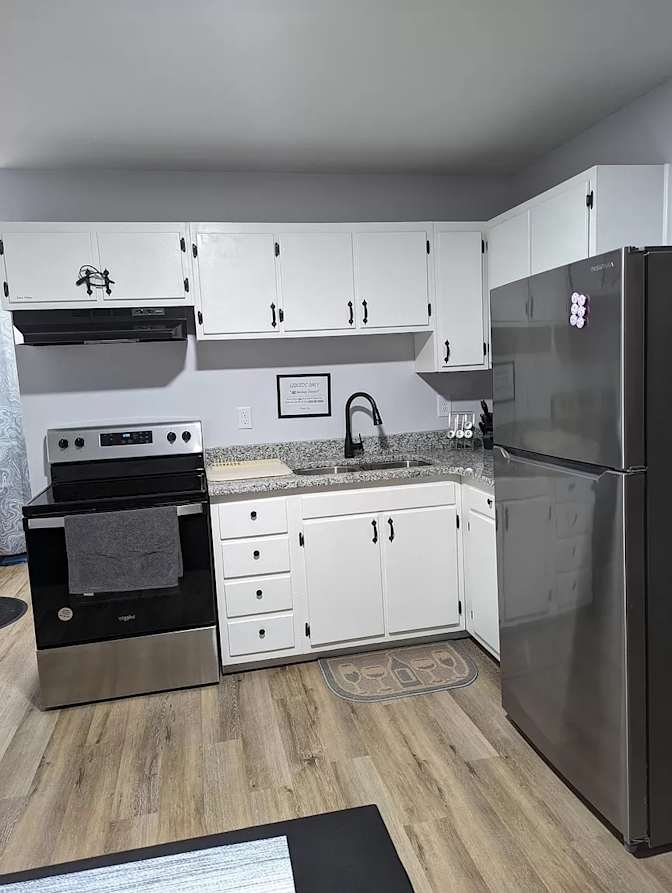 Alcove Rooms's room