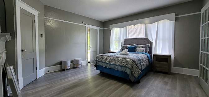 GBU Holdings Group's room