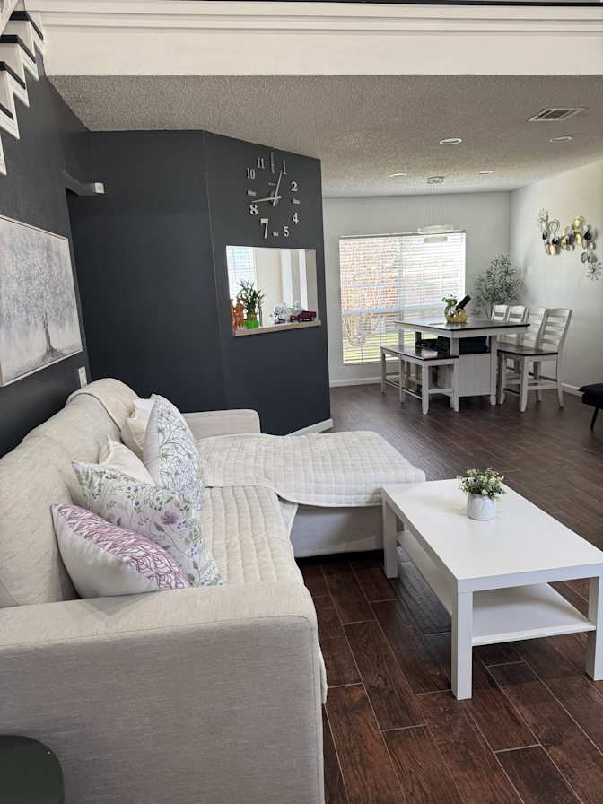 Phi's room