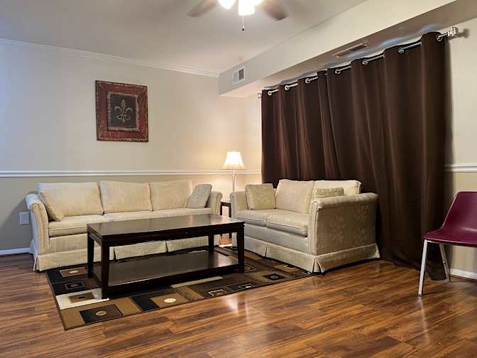 Alcove Rooms's room