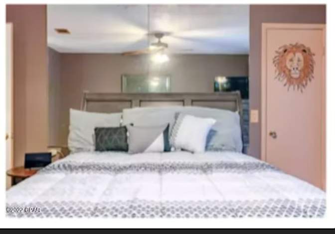 LEE's room