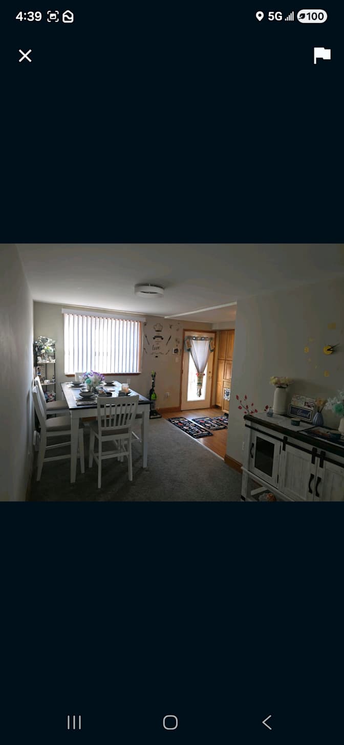 Derrick scott's room