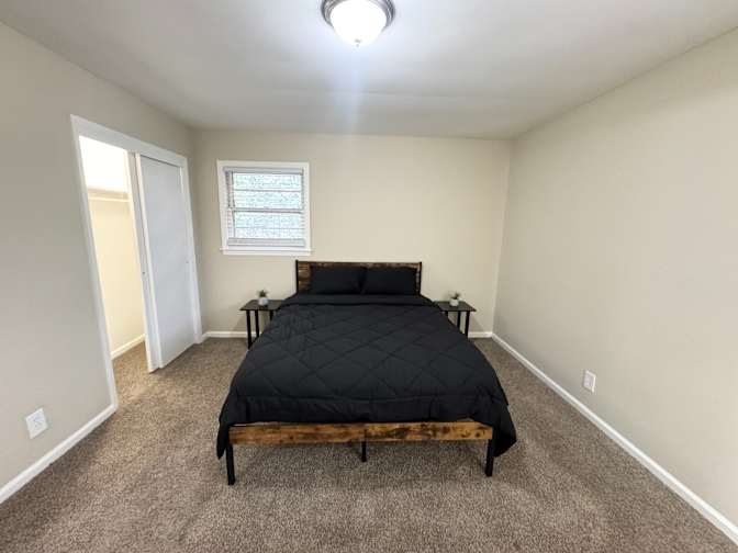 Alcove Rooms's room