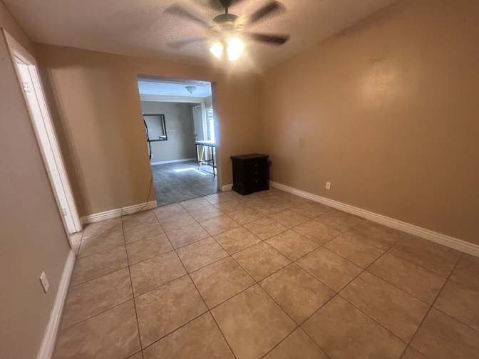 Zegdhi Bustos's room