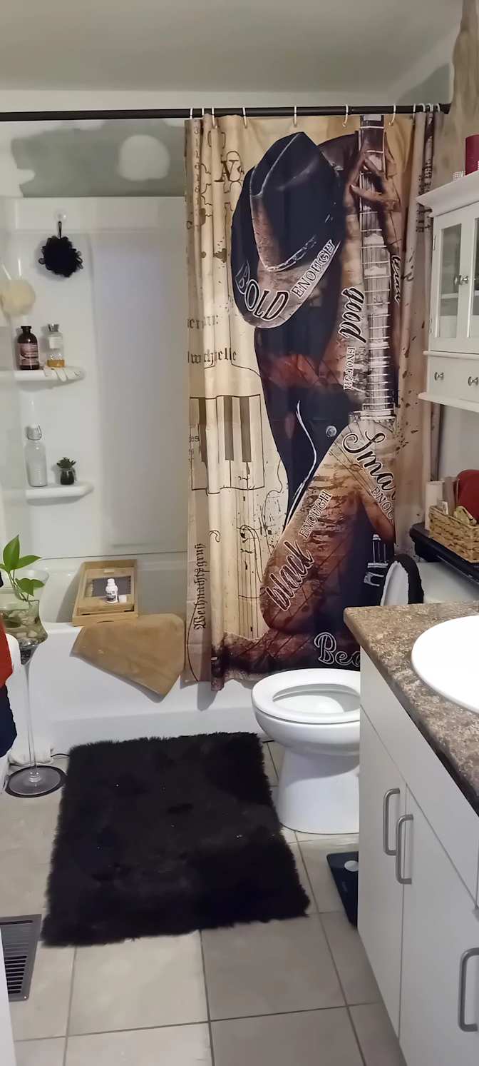 Sweet Lou's room