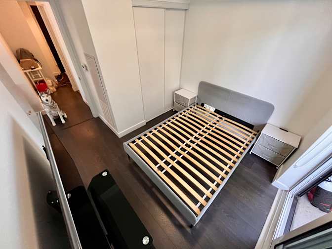 Andrés's room