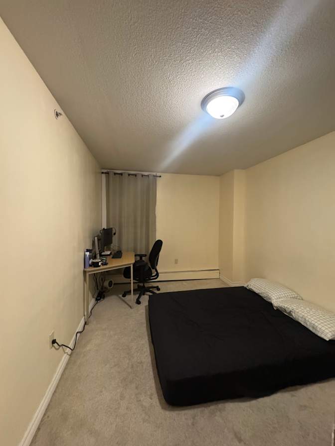 Deval's room