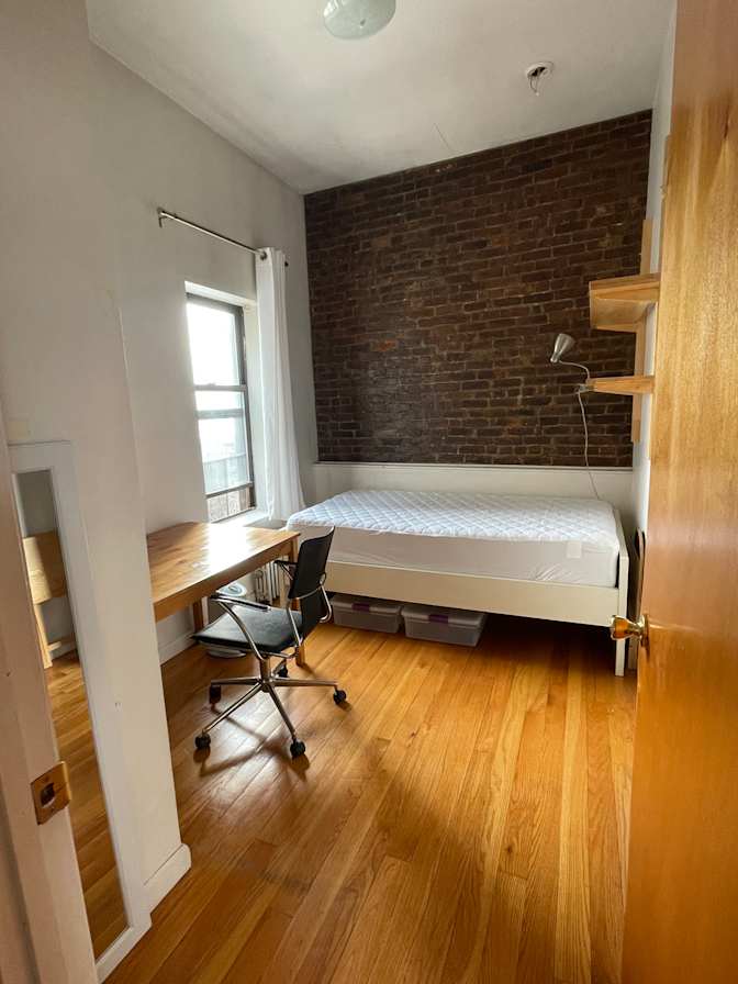 Adile's room