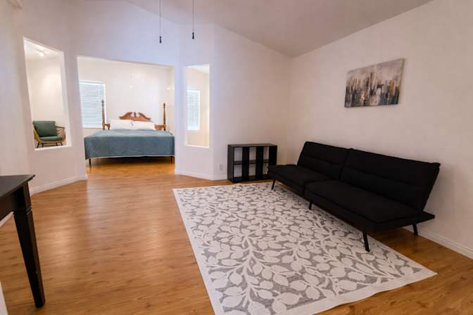 Leslie's room