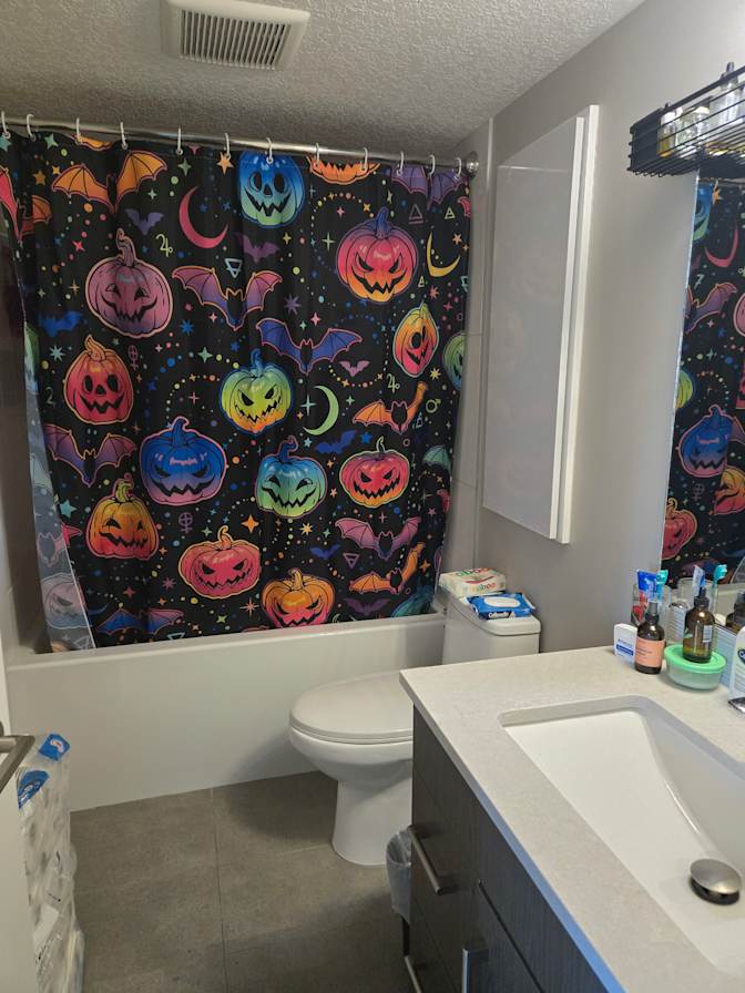 Deandra Dennis's room
