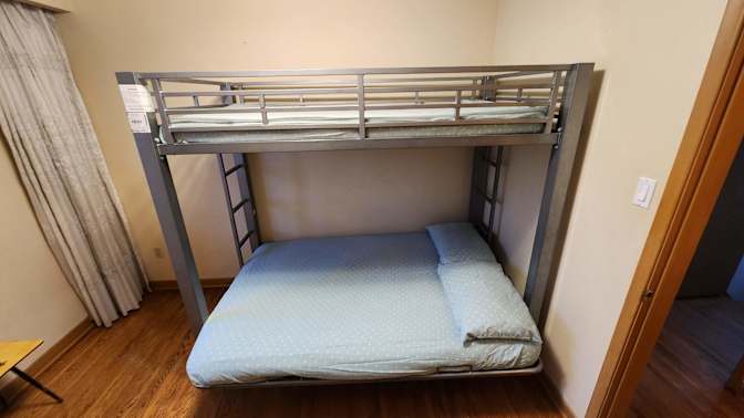 Pal Hgnis's room