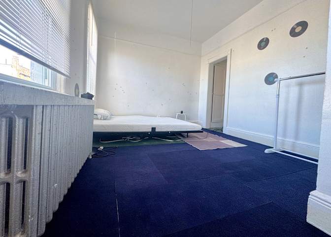 Ali's room