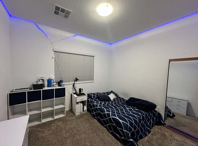 Carlos's room