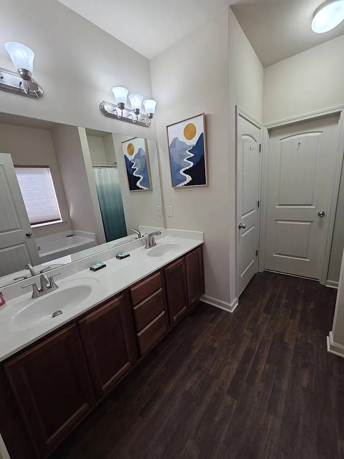 Alcove Rooms's room