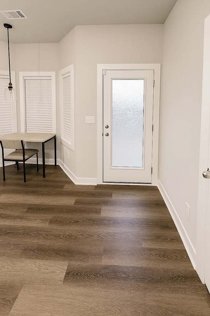Alcove Rooms's room