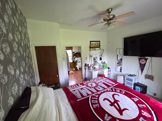 Holly parashar's room