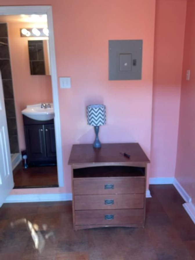Dynelle's room
