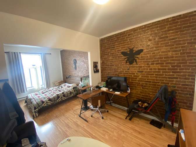 Carlos's room