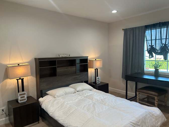Hoa's room
