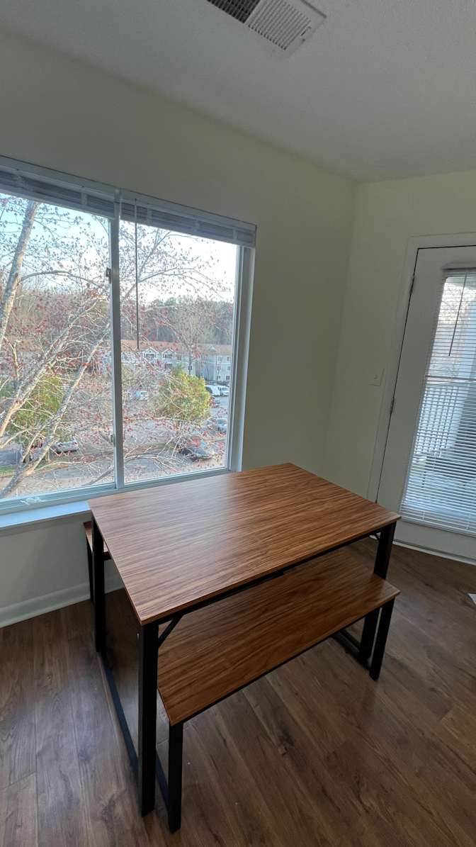 Alcove Rooms's room