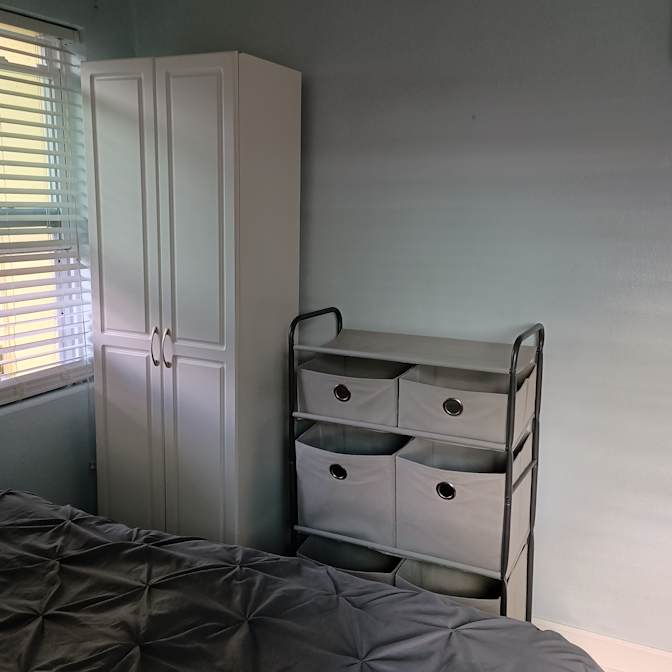 Leslie's room