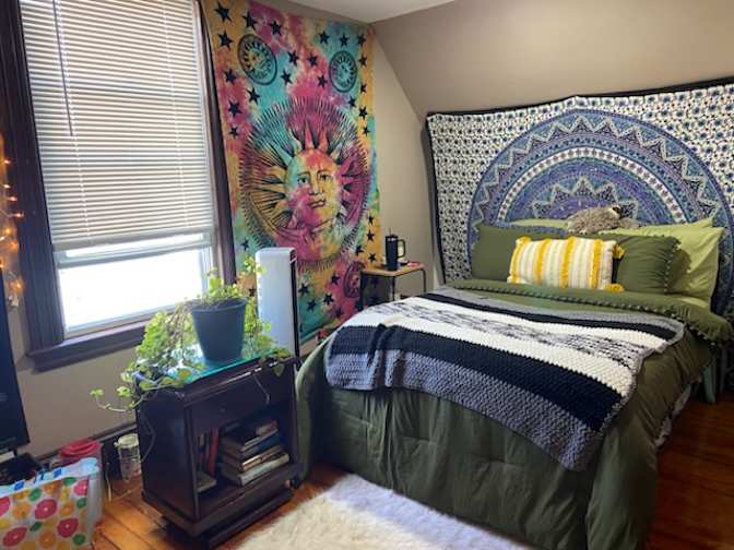 Leslie's room