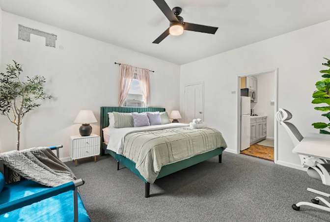 LauraTurner's room