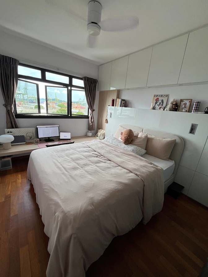 Raj-Lloyd's room
