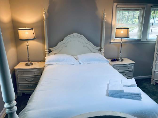 Alcove Rooms's room