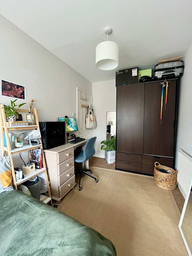 Yannis's room