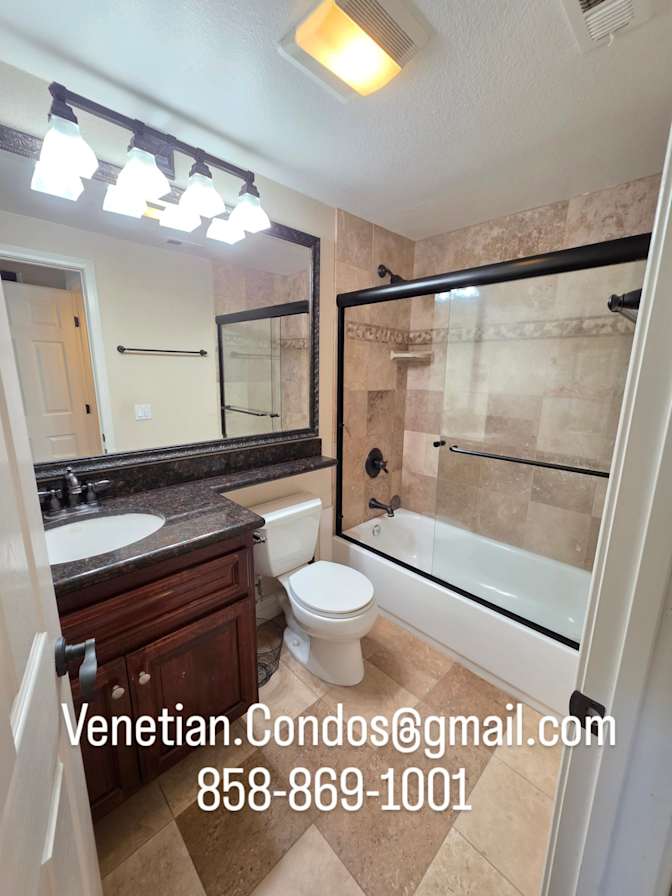 Venetian Condos's room
