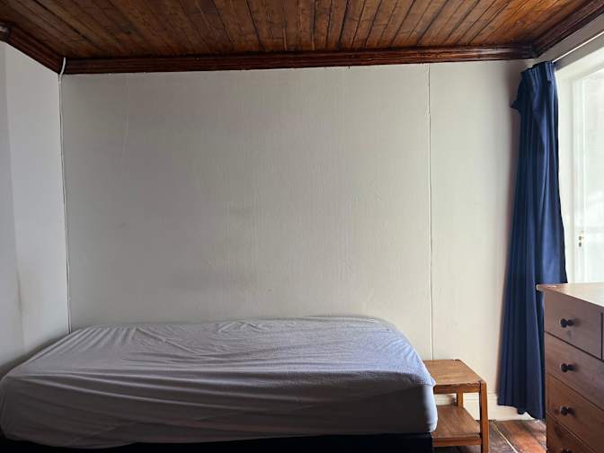 Sino Theto's room