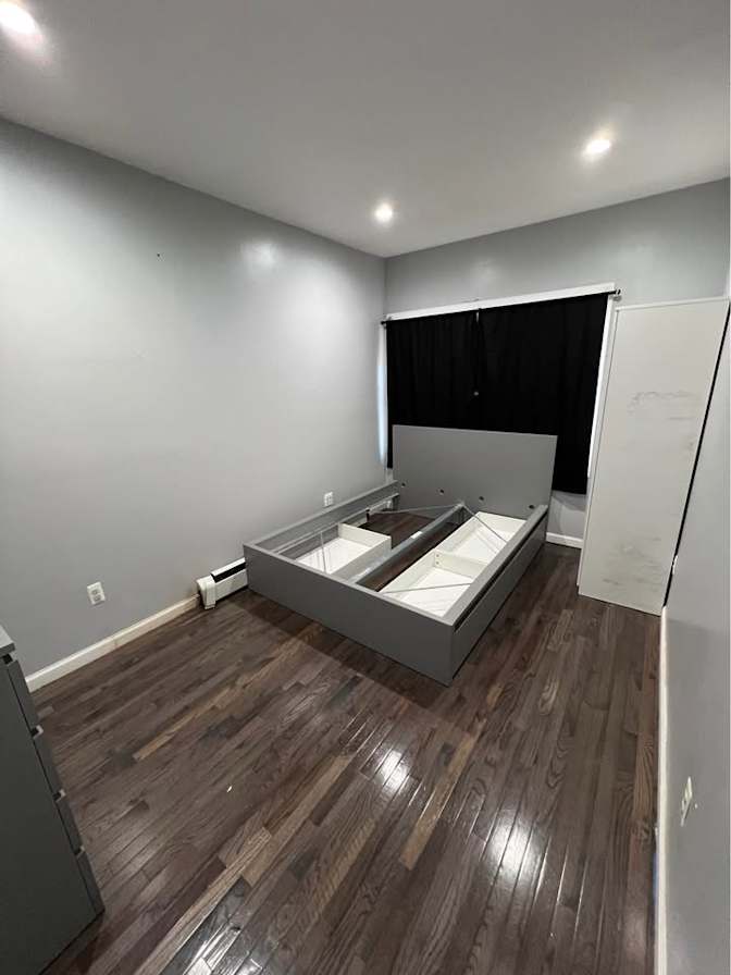 carlos's room